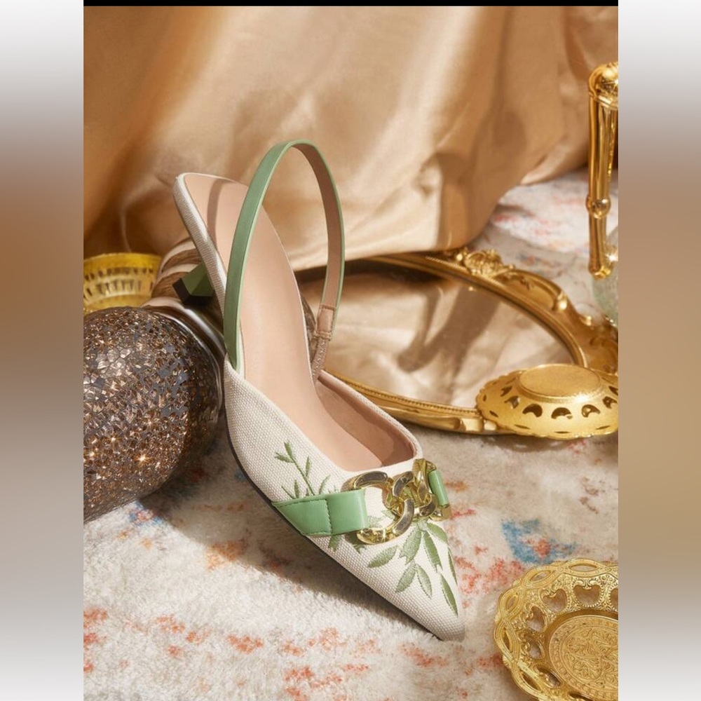 Beautiful Embroidered Floral Heels. New without Box. Size 6 / 37